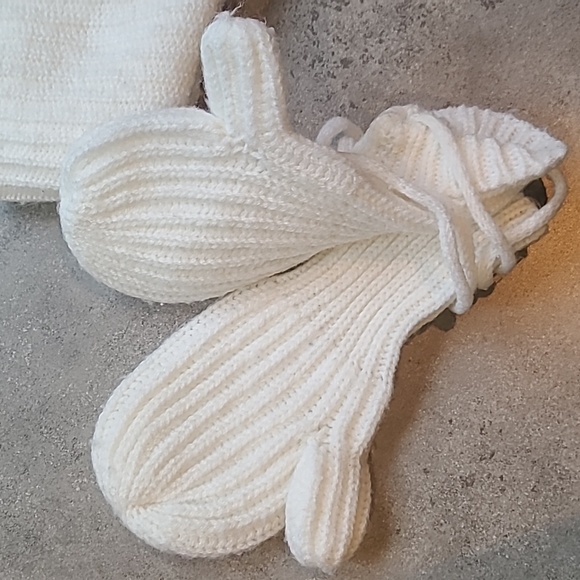 Vintage Baby Toque and Mittens Set - Picture 3 of 5